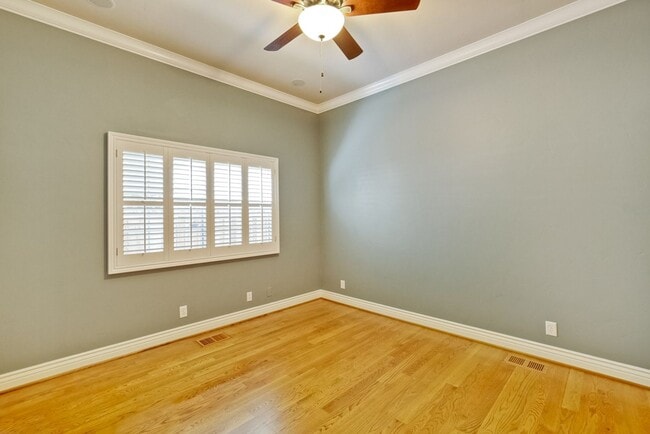 Building Photo - Stunning two-story spacious home on tranquil tree-lined street.
