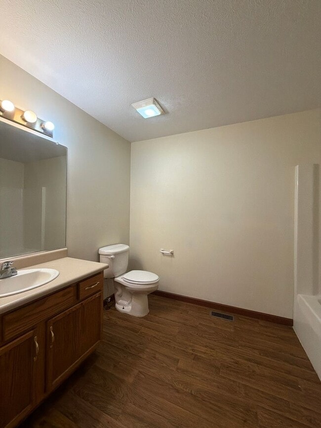Building Photo - 218 Stonewall Ct