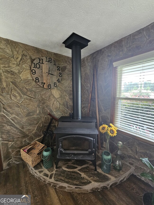 Building Photo - 6090 Strickland Town Rd