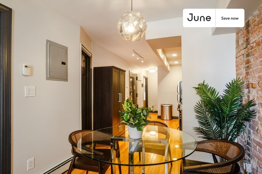 Building Photo - 356 W 39th St