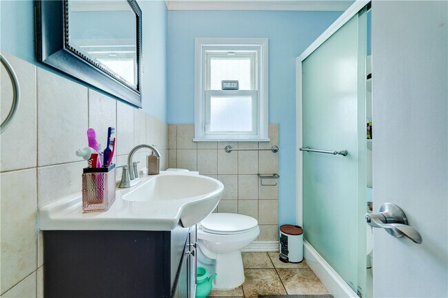 Building Photo - 889 Long Pond Rd