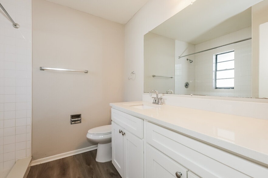 Building Photo - 831 Sunridge Point Dr
