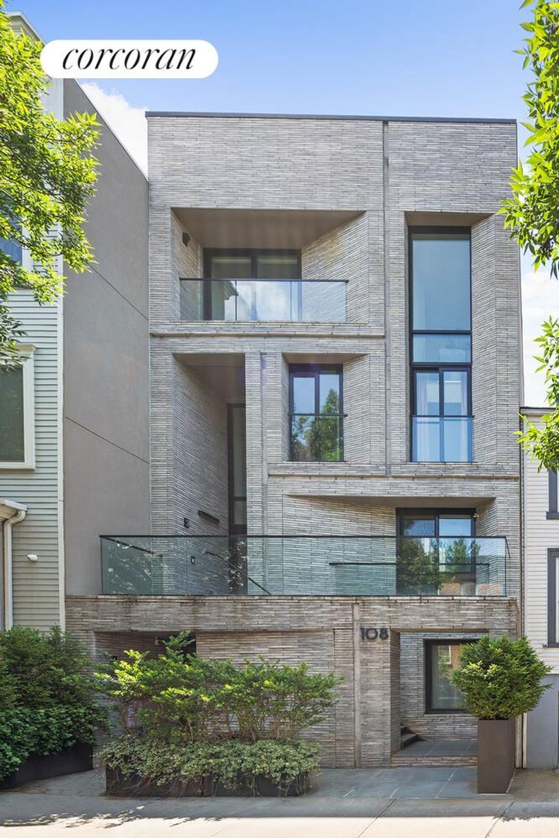 Building Photo - 108 India St