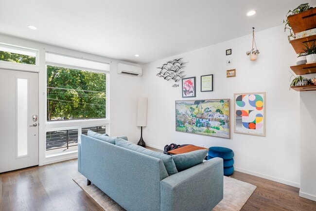 Building Photo - Modern Ballard Townhome | 2 Bed + 2.5 | 1,...