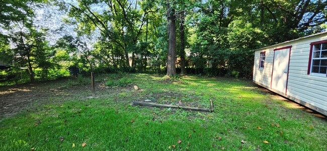 Building Photo - 2752 Hawthorne Dr