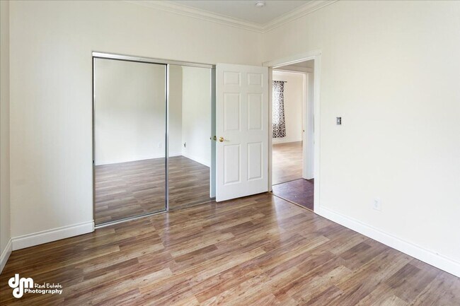 Building Photo - Spacious 5BD/3BA Home!
