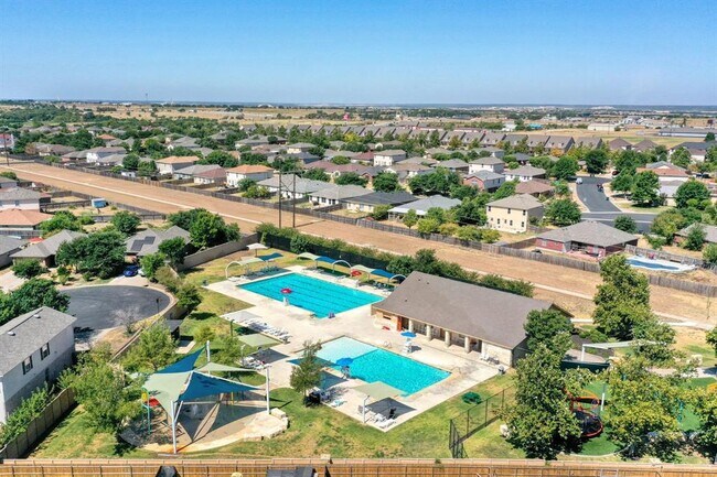 Building Photo - 717 Xanadu Dr