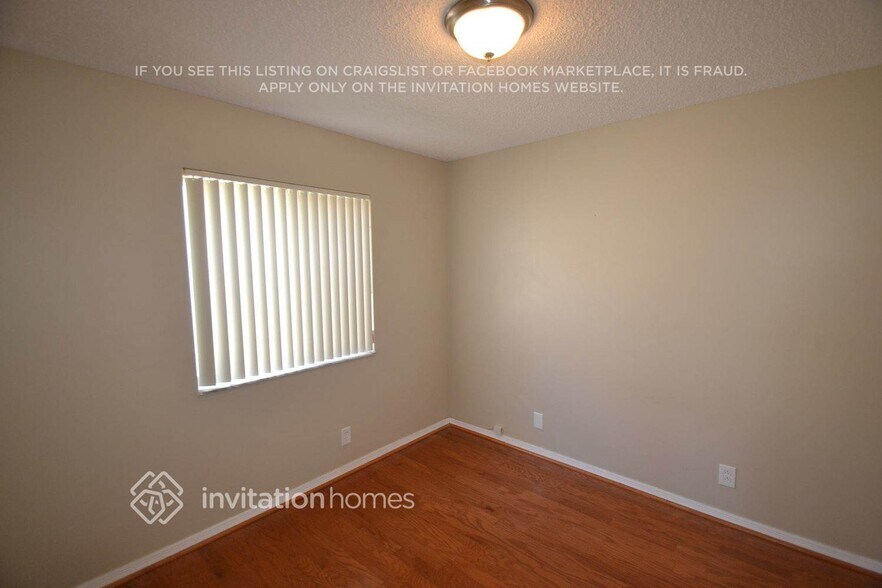 Building Photo - 10841 SW 14th Ct