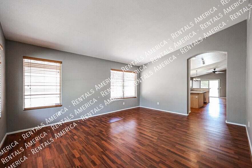 Building Photo - 7471 W Lone Cactus Dr