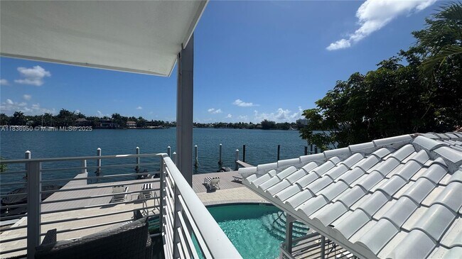 Building Photo - 405 N Hibiscus Dr