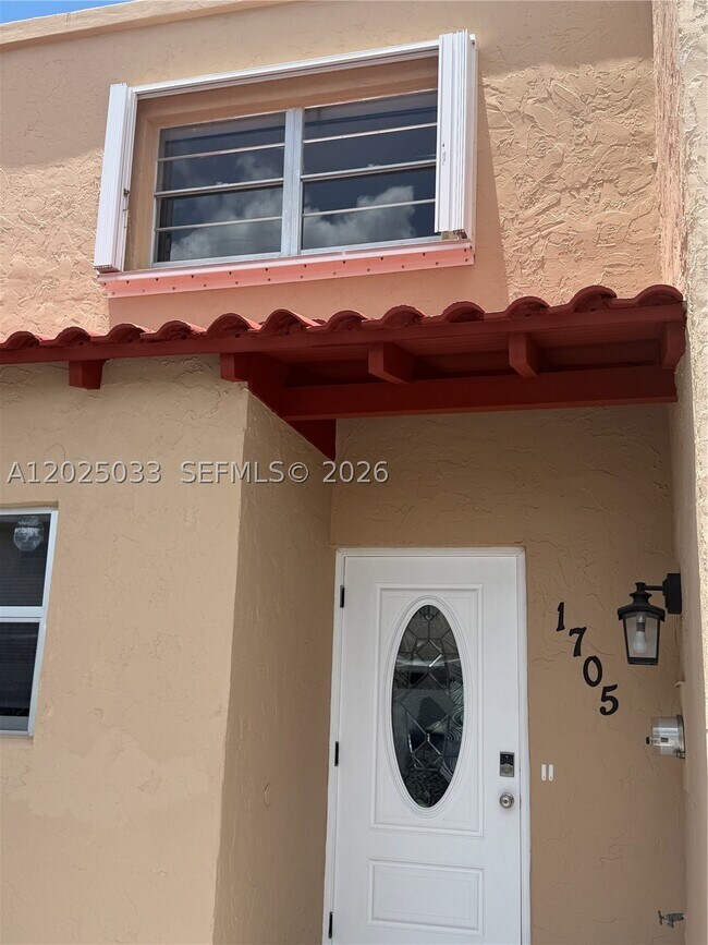Building Photo - 1705 W 57th St