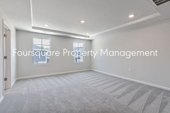 Building Photo - Townhome | Bonus Loft Space | Internet Inc...
