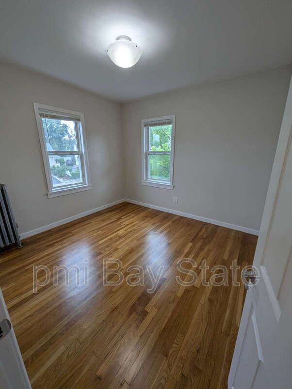 Building Photo - 650 Metropolitan Ave