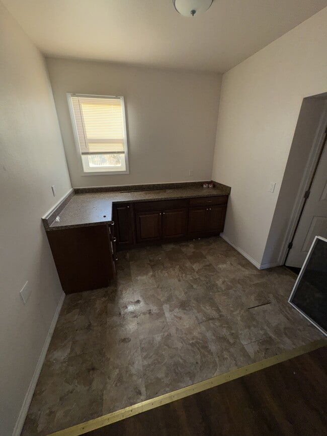 Building Photo - 905 5th Ave N