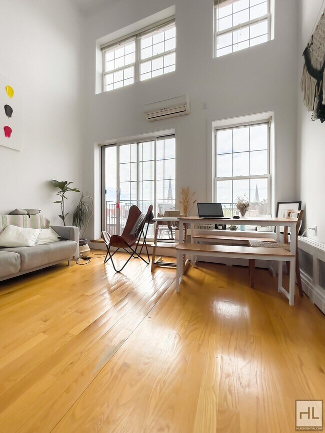 Building Photo - JAVA STREET / Greenpoint 2-Bed 2-Bath / Pe...