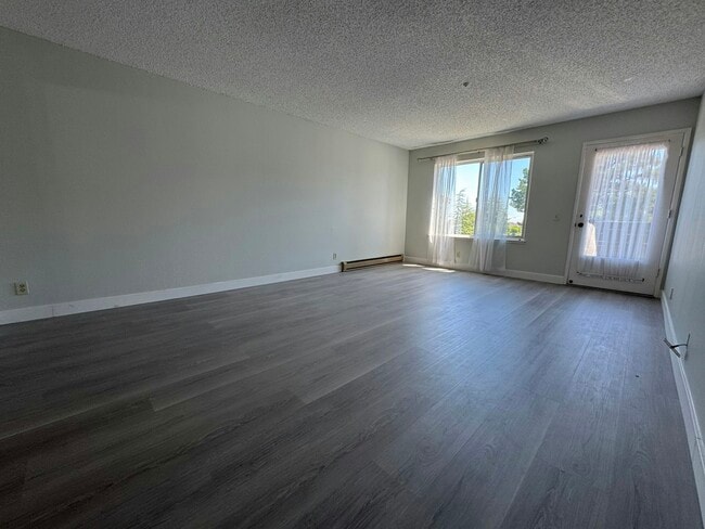 Building Photo - 4000 Farm Hill Blvd