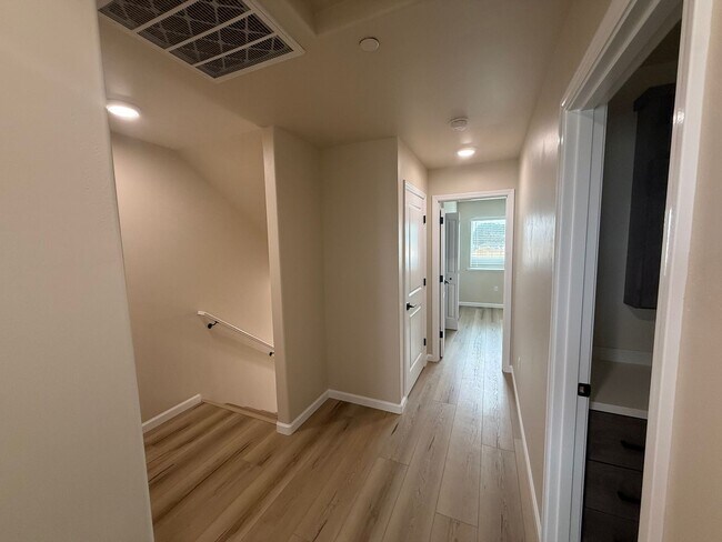 Building Photo - 1652 Ascent Pl