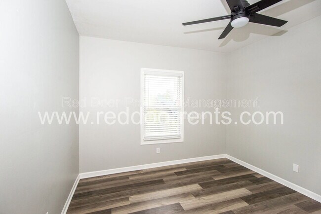 Building Photo - 1329 E Market St