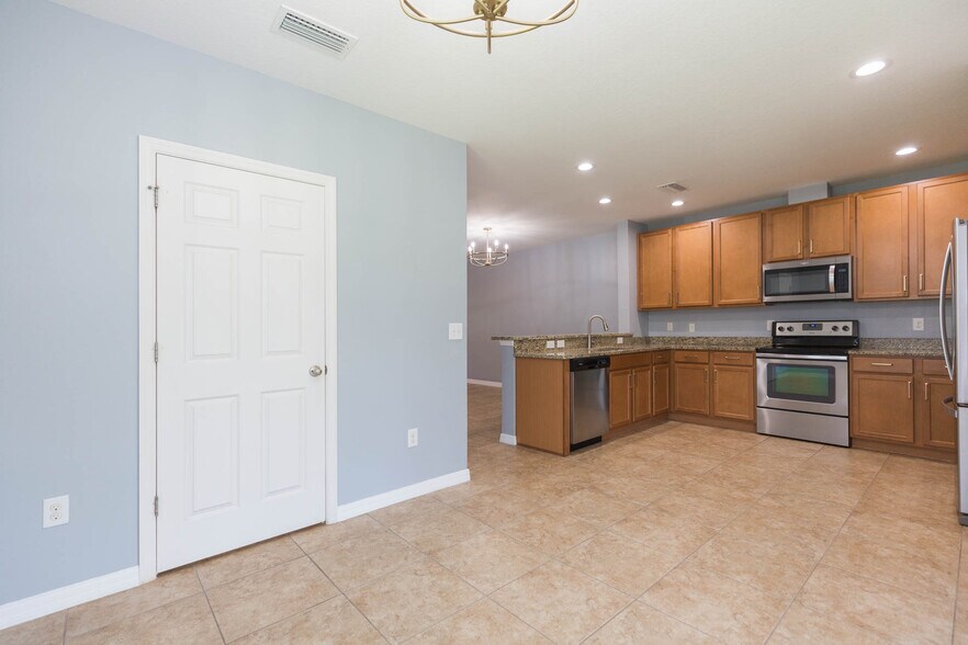 Building Photo - 15939 Fishhawk View Dr