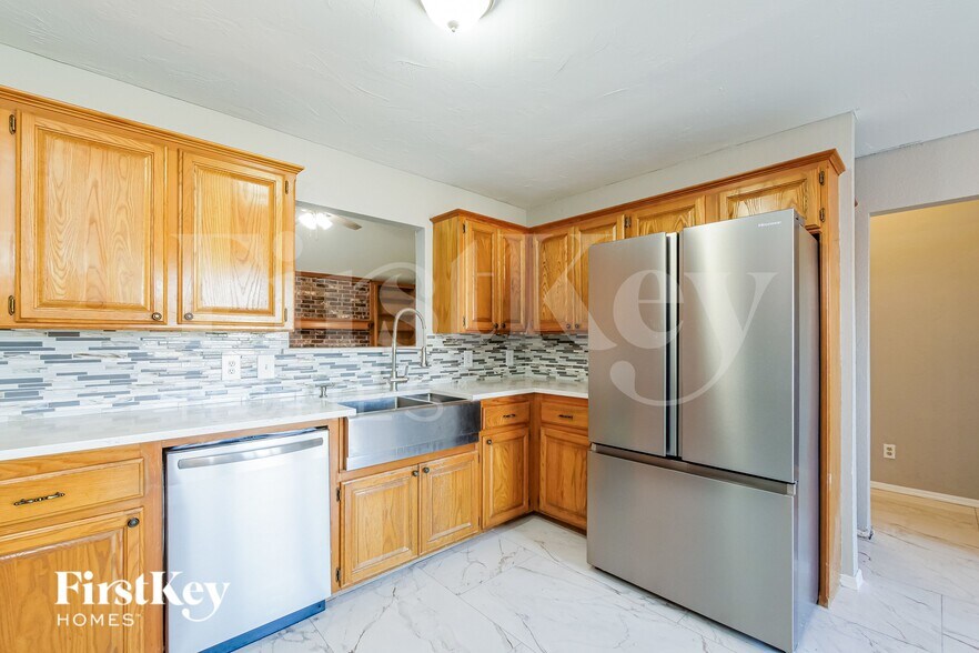 Building Photo - 1912 Dena Dr