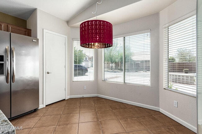 Building Photo - 4104 E La Salle St