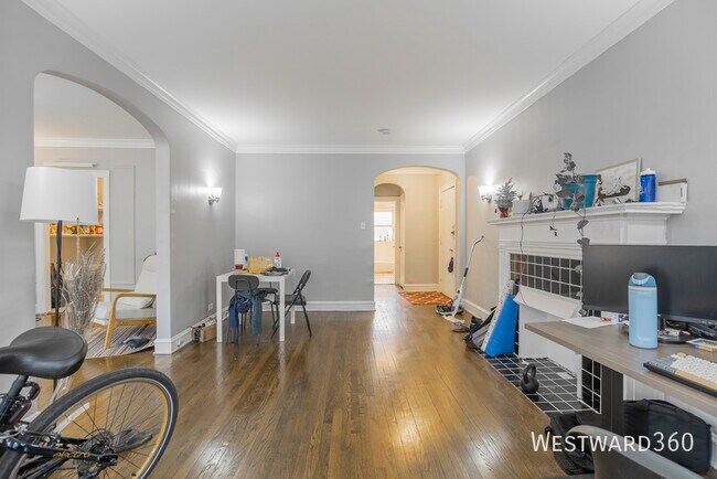 Building Photo - 6510 N Hamilton Ave