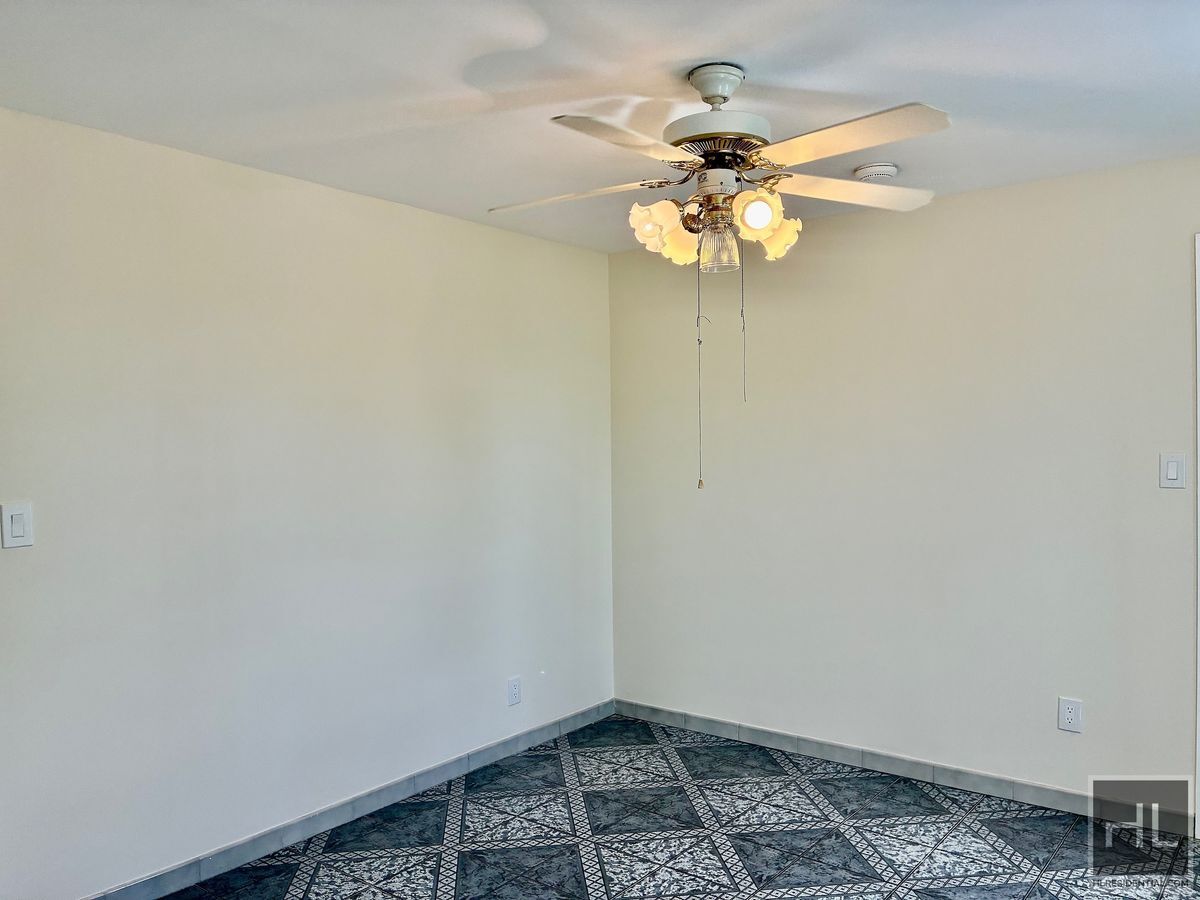 Building Photo - 2.5 bedroom, 1 bath with private porch, Dw, microwave & W/D utilities included