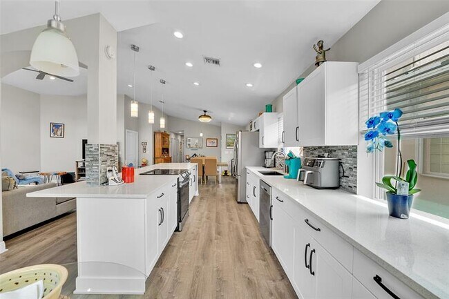 Building Photo - 7917 Travelers Tree Dr
