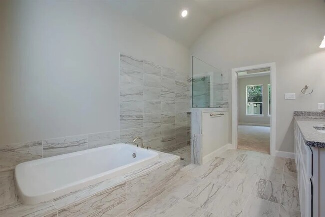 Building Photo - 347 Skyline Ridge Dr