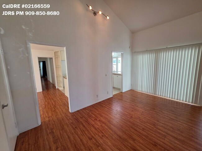 Building Photo - Irvine 3 Bedroom Home With Pool