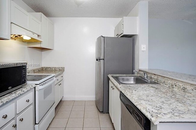 Building Photo - 1727 Meadows Cir W