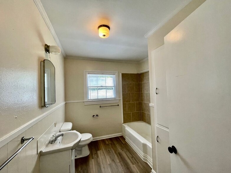 Building Photo - 705 Runnels Ave