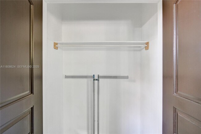 Building Photo - 3100 NE 56th Ct