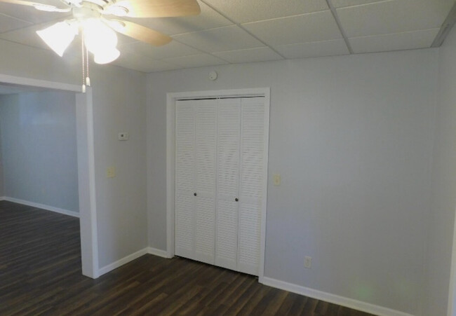 Building Photo - 207 N Pine