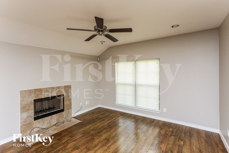 Building Photo - 623 Hilton Dr
