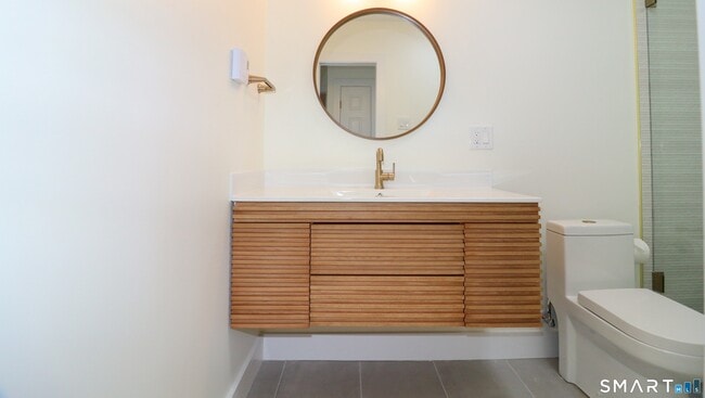 Building Photo - 185 Melba St