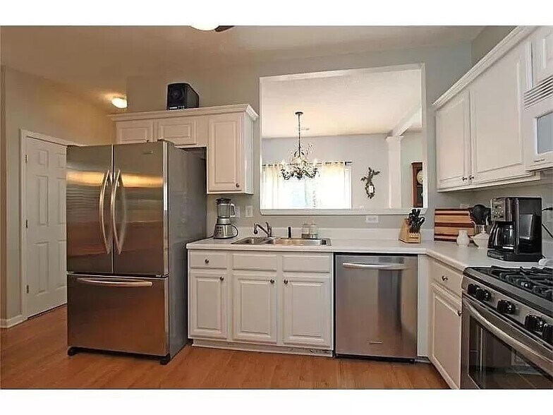 Building Photo - 2706 Cottesford Dr SE