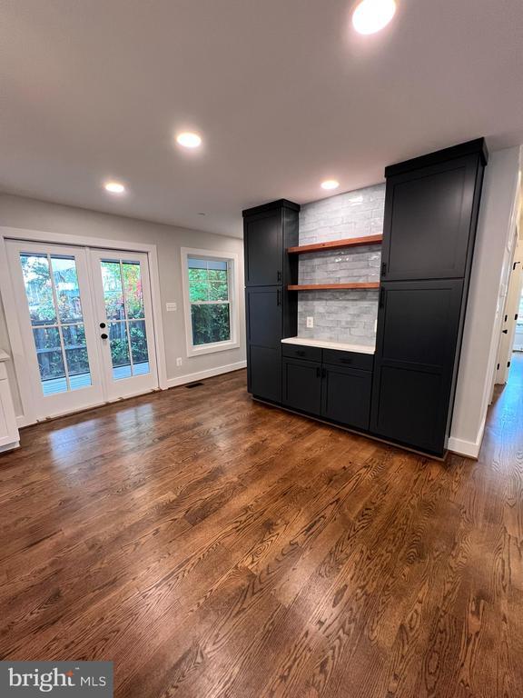 Building Photo - 210 Point Ln