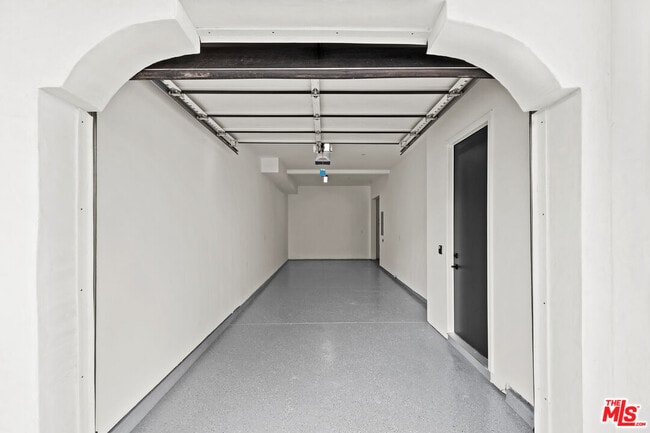 Building Photo - 2326 S Dunsmuir Ave