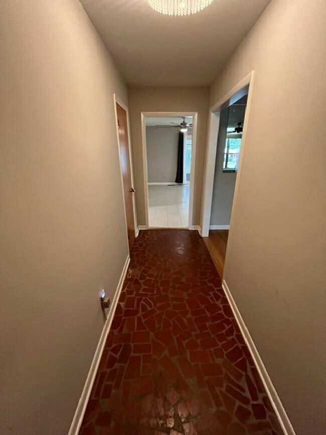 Building Photo - Very Nice 3 Bedroom 2 Bathroom House near the University of Arkansas Little Rock