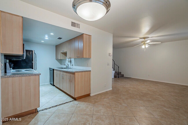 Building Photo - 1023 N 84th Pl
