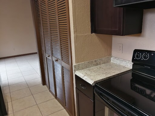 Building Photo - Hummingbird