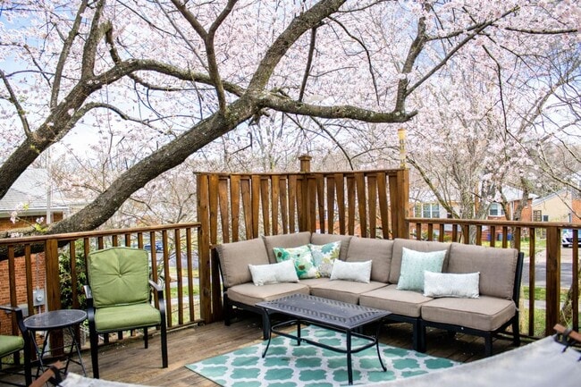 Building Photo - Charming 3BR Colonial with Fully Fenced Yard, Available Now