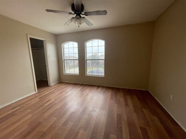 Building Photo - 519 Gandara Dr