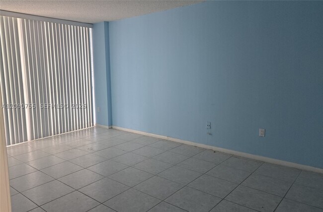 Building Photo - 9341 Collins Ave