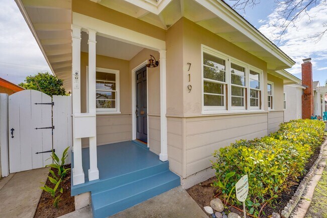 Building Photo - Cute-as-a-Button Coronado "Palmer" Home in a Fabulous School-Side Location – Coronado Village