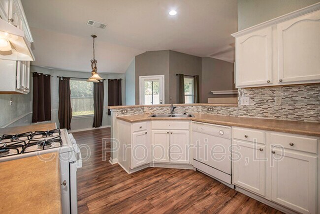 Building Photo - 8510 Trumpet Cir