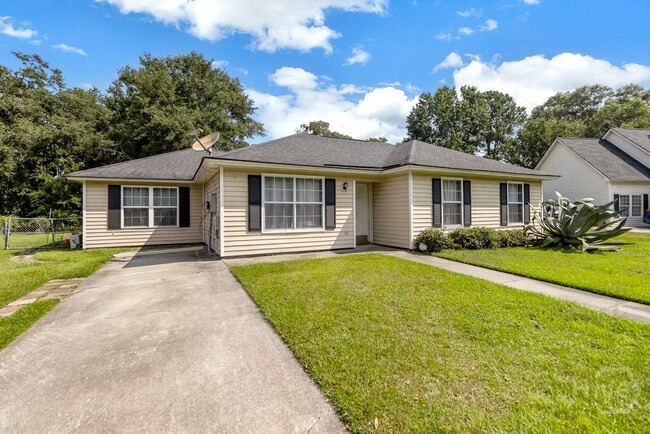 Primary Photo - 402 Sterling Creek Dr