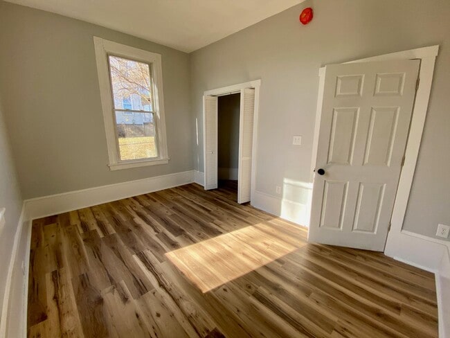 Building Photo - 317 Grove St