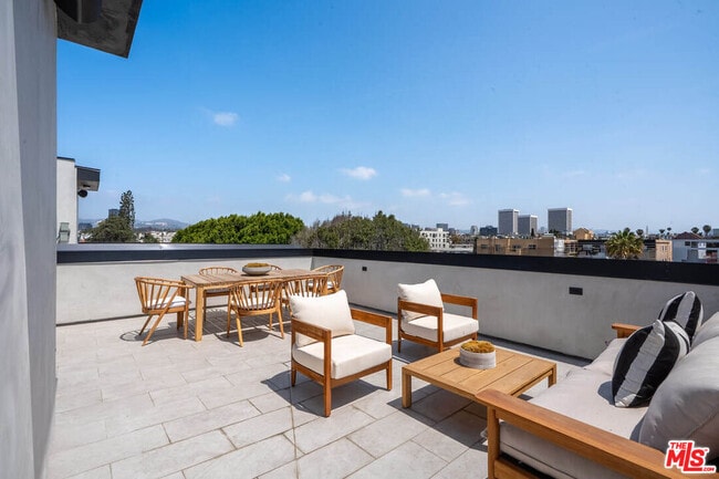 Building Photo - 1861 Barry Ave